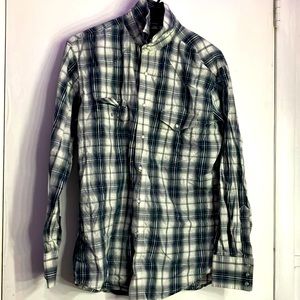 Selling this grey and blue wranglers flannel my boyfriend does not wear